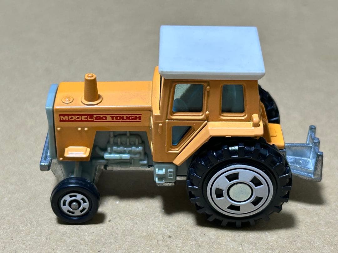 日本製 トミカ アメリカン ファーム トラクター