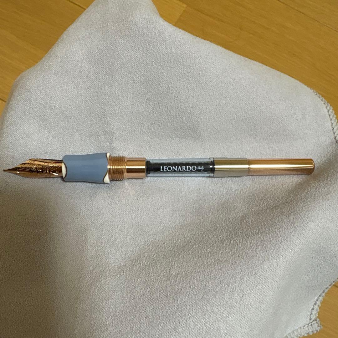 レオナルド モーメントゼロ ヌヴォラ 万年筆 (14Kニブ) EFローズゴールド