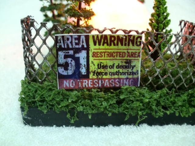 エリア５１UFOジオラマシリーズ火炎放射グレイフィギュアセット