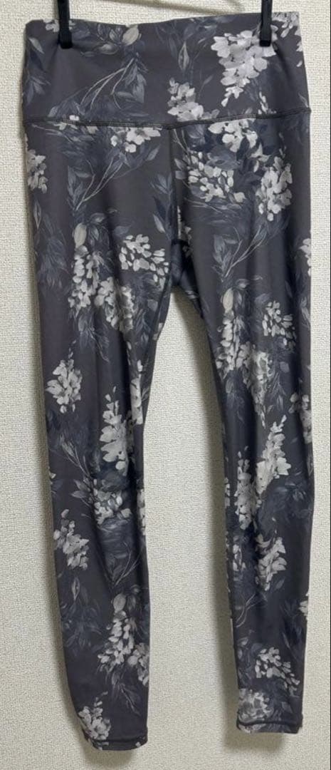 SUKALA cozyプリントノースリーブブラトップ・レギンス 2点セット M