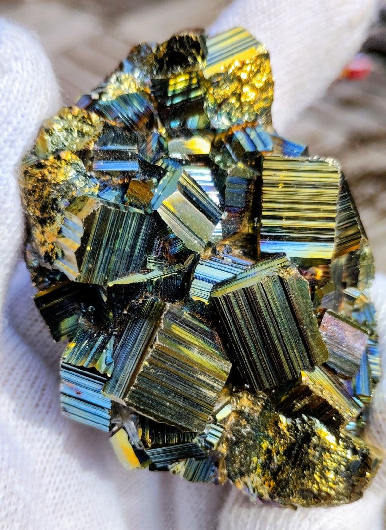 k*o様 カラーキュービックパイライト　クラスター ☆台座付☆　黄鉄鉱　インドネ