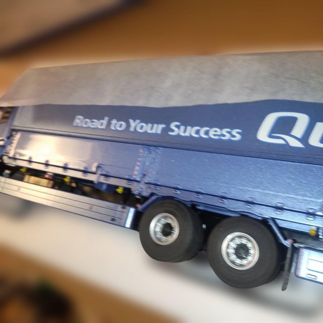 UDトラックス　UD TRUCKS Quon ミニカー 1/43