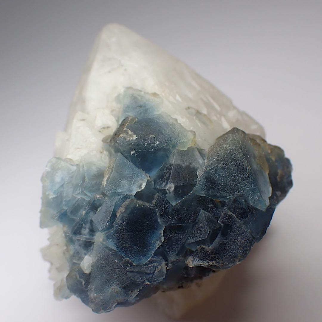 【中国/内モンゴル産】ブルーフローライトwithクォーツ