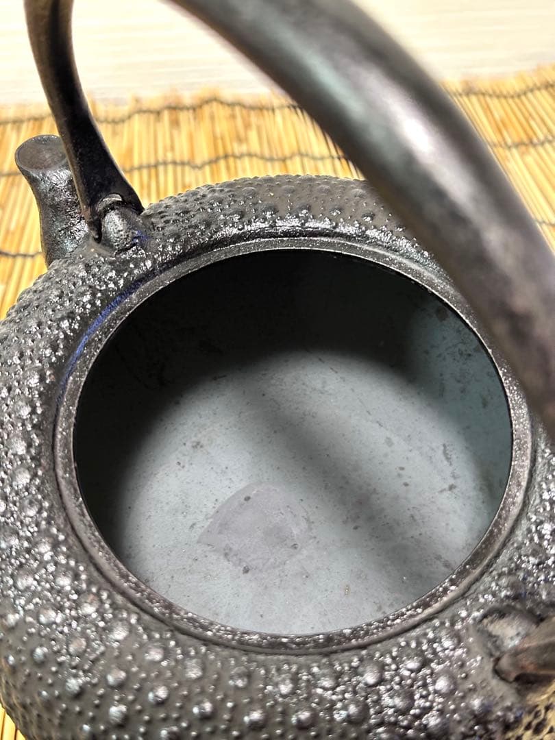 新品、未使用品　南部岩鋳造　１０型　姥口亀甲　南部鉄瓶　南部鉄器　鉄瓶