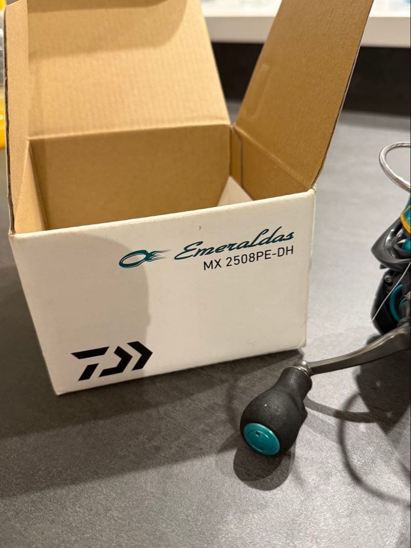 Emeraldas MX 2508PE-DH リール