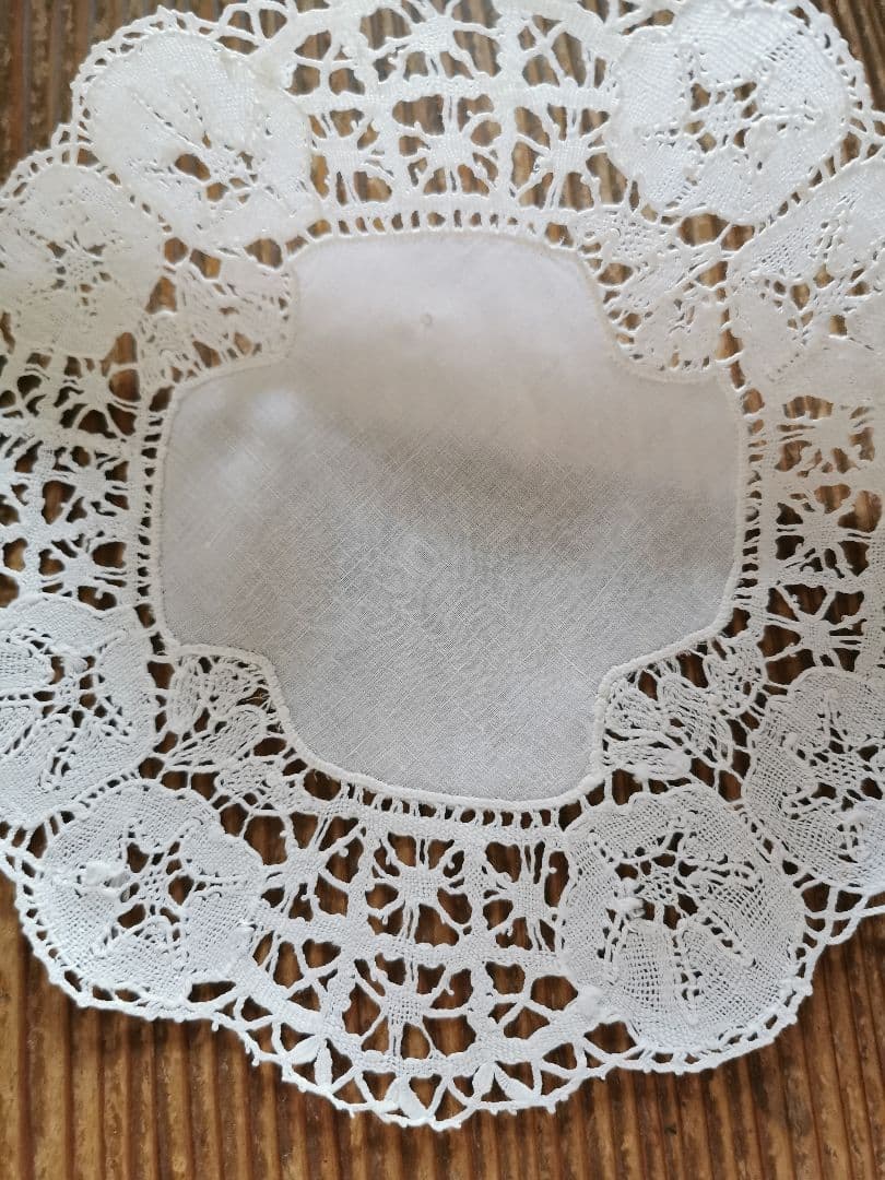 アンティーク 朝顔のボビンレース 十字架リネンドイリー イタリー? アメリカ購入