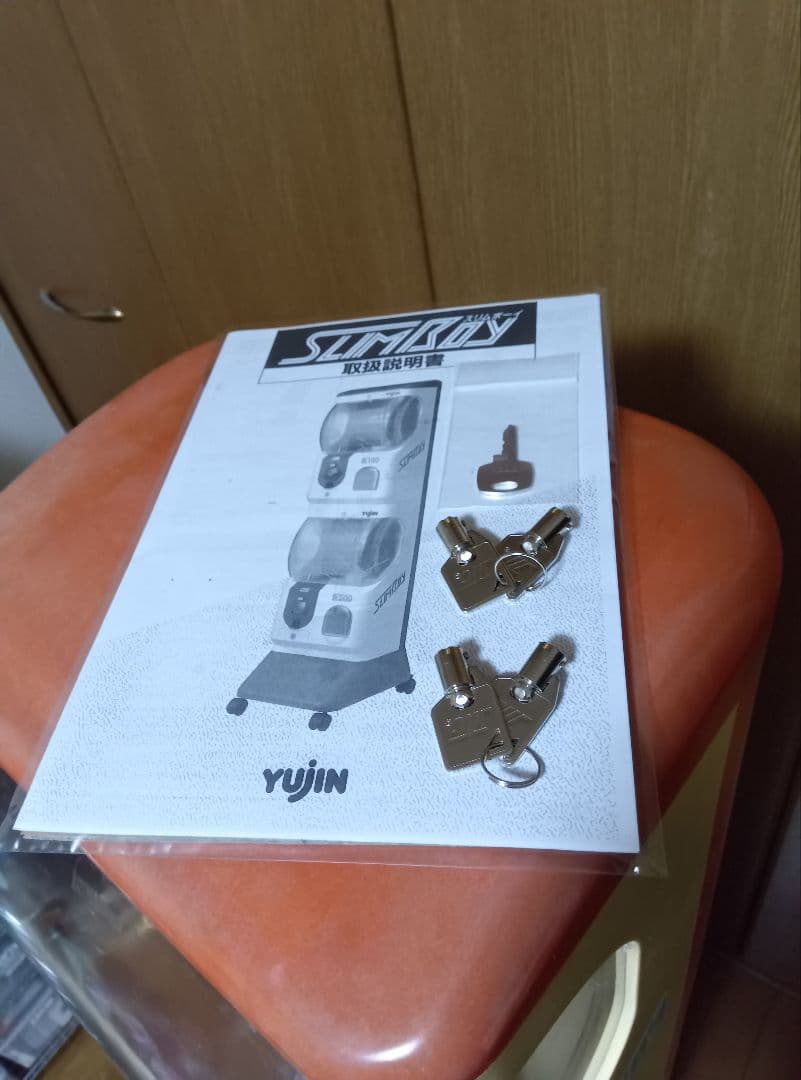 【カギ付！】ガチャガチャ　本体　スリムボーイ　ユージン　カプセルステーション