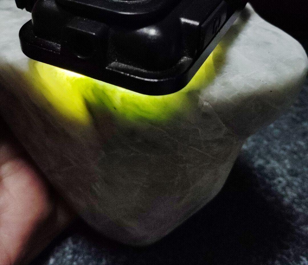 ★翡翠原石★糸魚川硬玉【姫川・磨き594ｇ】