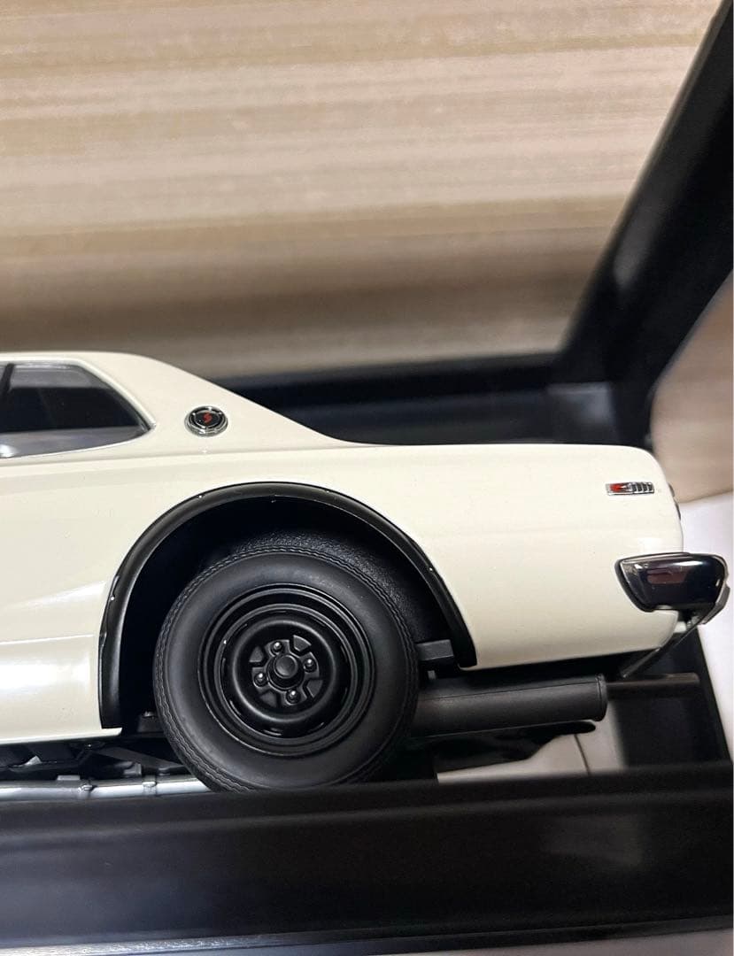 オートアート 1/18 スカイライン 2000 GT-R KPGC10 ホワイト