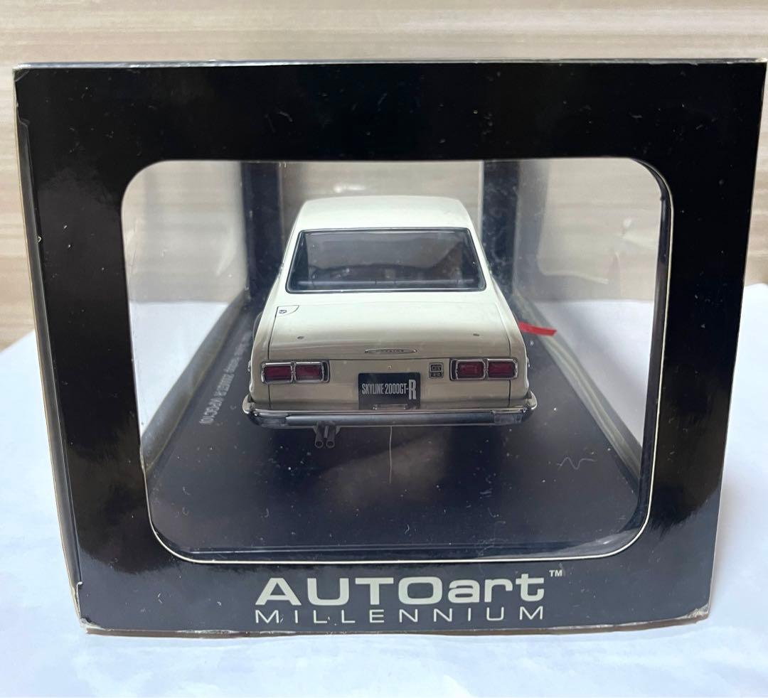 オートアート 1/18 スカイライン 2000 GT-R KPGC10 ホワイト