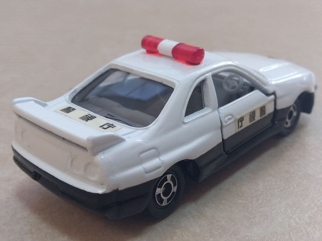 トミカ 古い 黄色のスポーツカー おまけのパトカー付き ※最低の値下げ価格です。