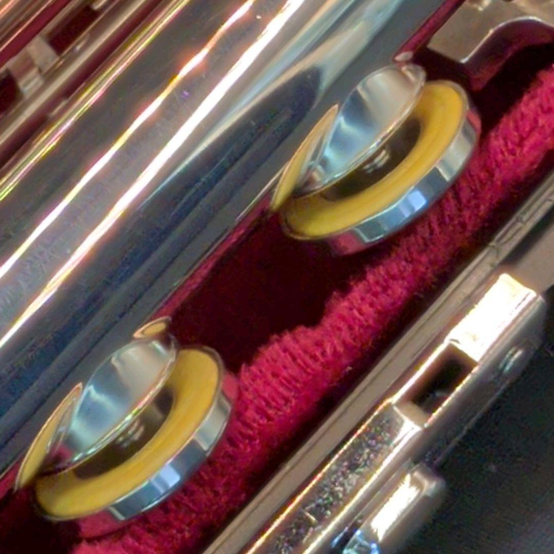 フルート　調整済　美品　ヤマハ　YFL211S（銀メッキ、Eメカ仕様）