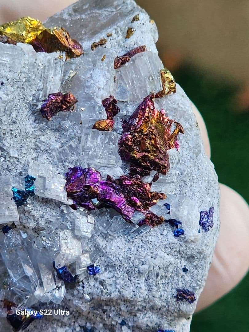 レインボー黄鉄鉱