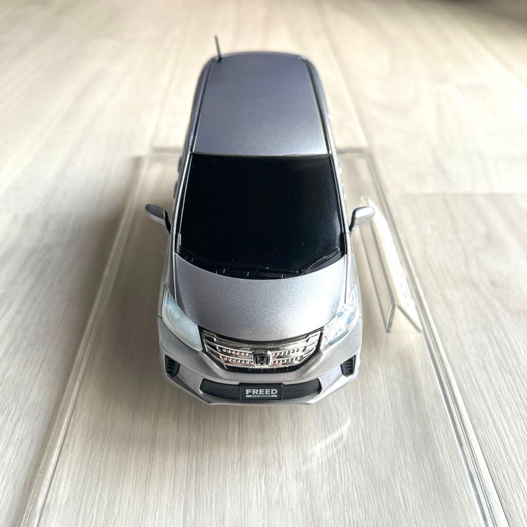 ホンダ　フリードカラーサンプル　プレミアムブルーオパールメタリック 1/24