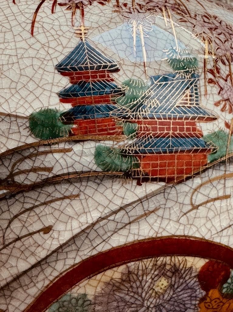 美品　京薩摩　蓮山　香炉　獅子　三ツ脚　蓋付　金彩　豪華絢爛　壼飾　花入　大香炉