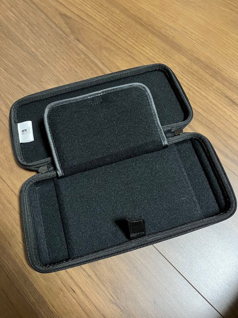 【美品】2020年製 Nintendo Switch 本体 &キャリーケース