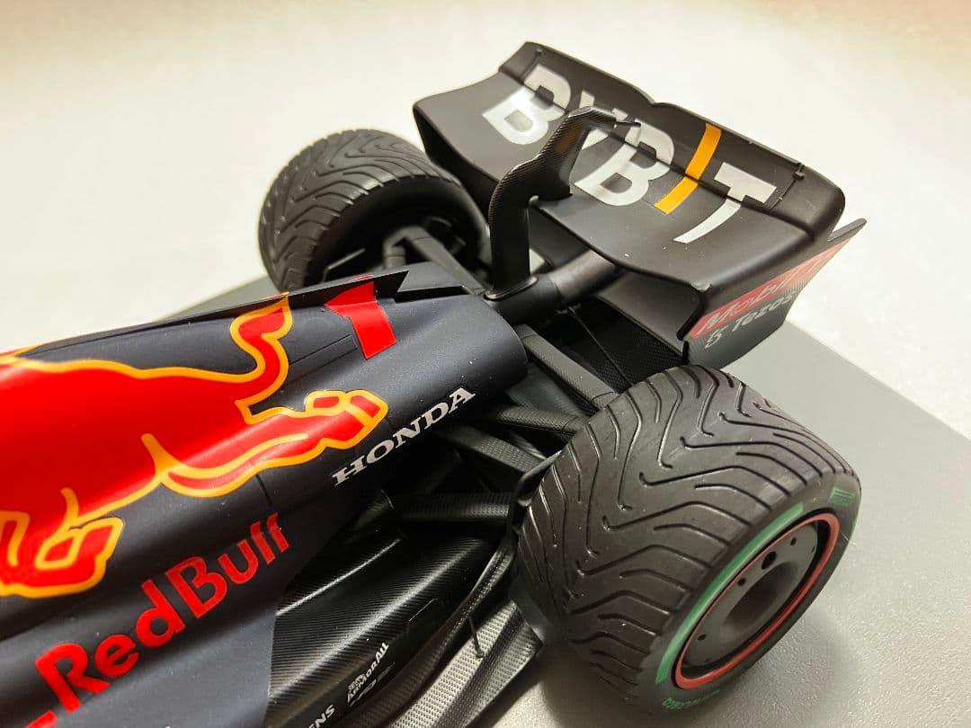 O⑮ 1/18 スパーク製 レッドブルRB18 No.1 2022日本GP 優勝