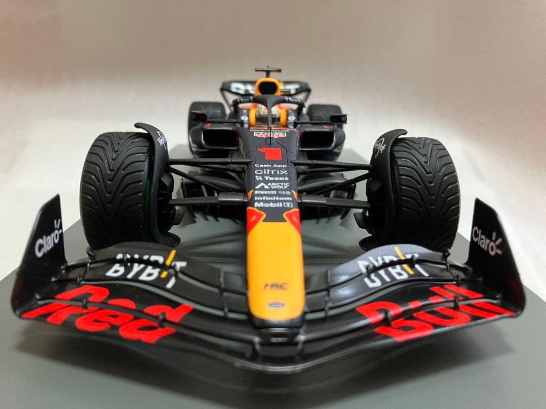 O⑮ 1/18 スパーク製 レッドブルRB18 No.1 2022日本GP 優勝