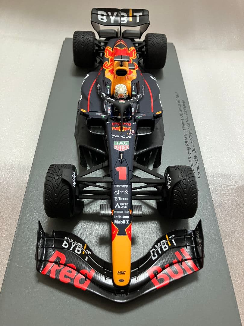 O⑮ 1/18 スパーク製 レッドブルRB18 No.1 2022日本GP 優勝