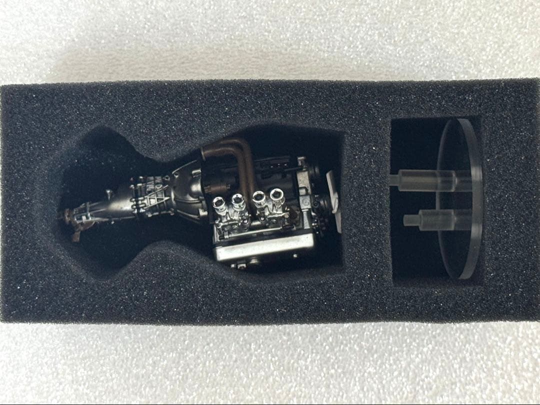 【限定70台】1/18 DATSUN Fairlady 2000 エンジン付属