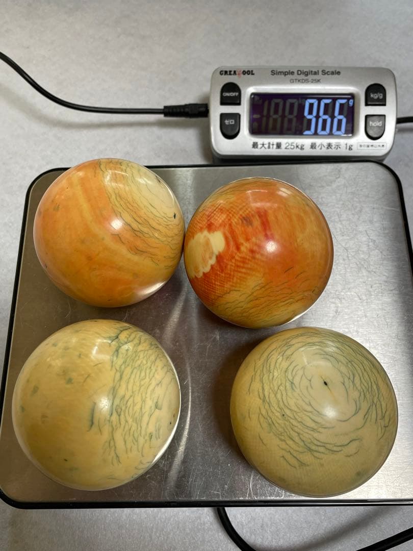 ビリヤード球　象牙風 赤白×4個 直径約6cm 重さ約966g 当時物