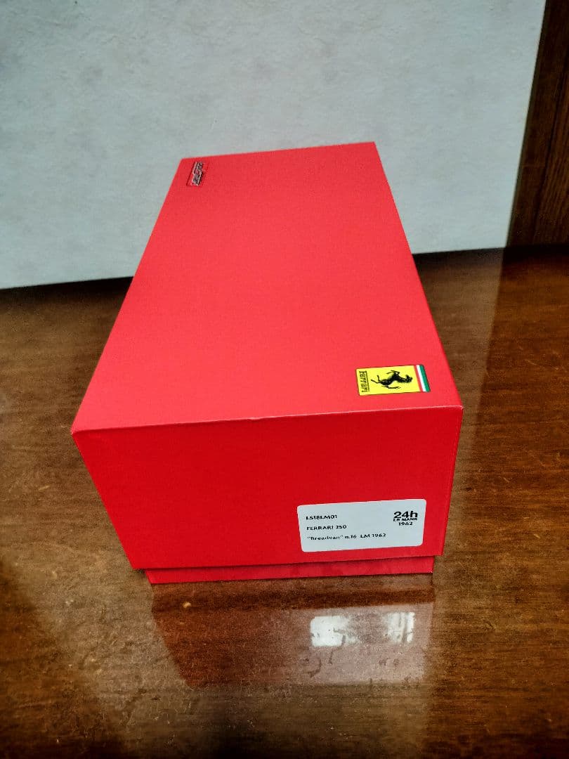 ルックスマート1/18 フェラーリ250GT ブレッド.バン 1962ル・マン
