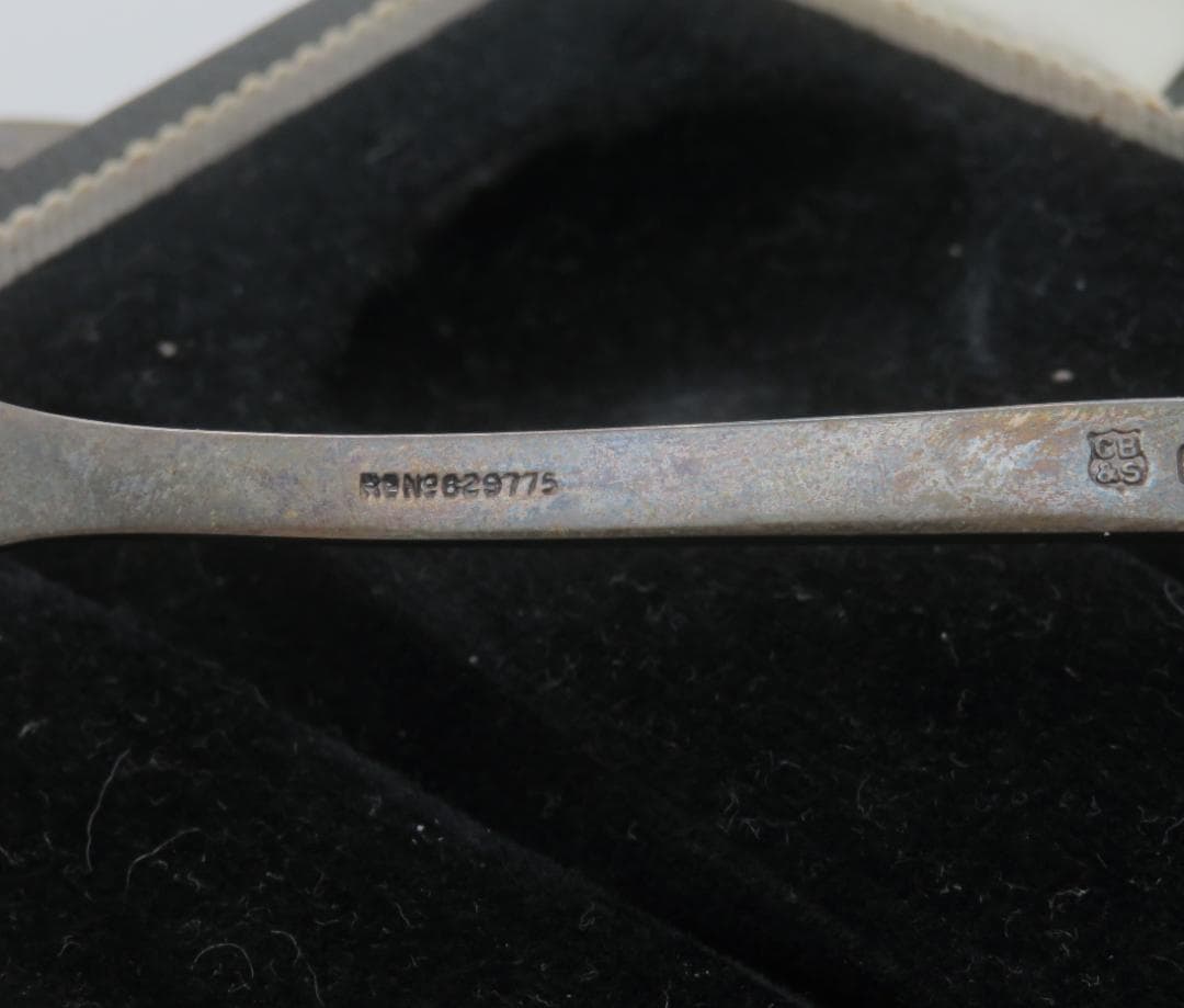 1094、銀　銀刻印　骨董品透かしのスプーン,ジャムスプーン,キャディースプーン