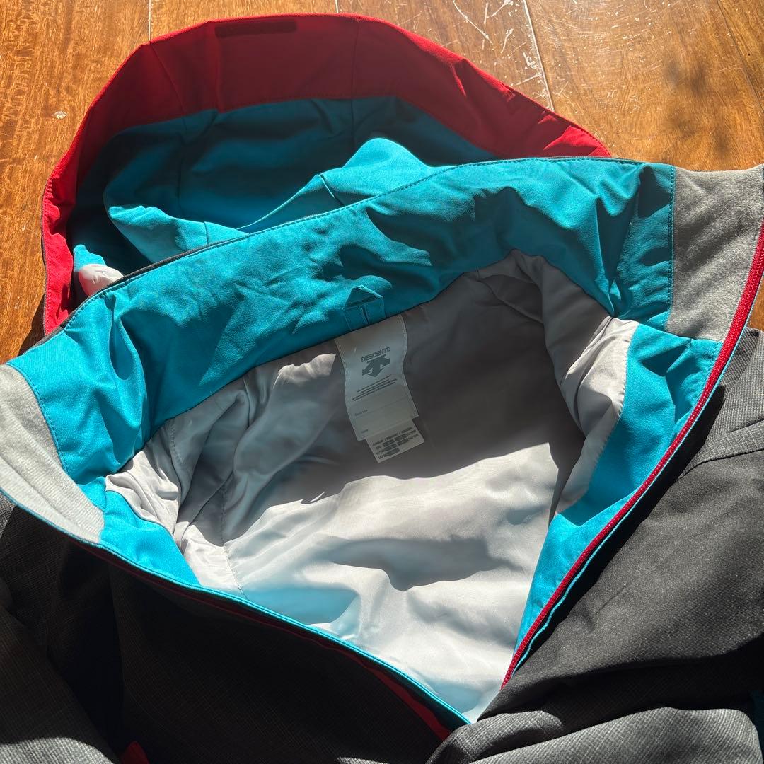 まるで新品☆DESCENTE スキー スノボ ウェア キッズ 150サイズ調整可