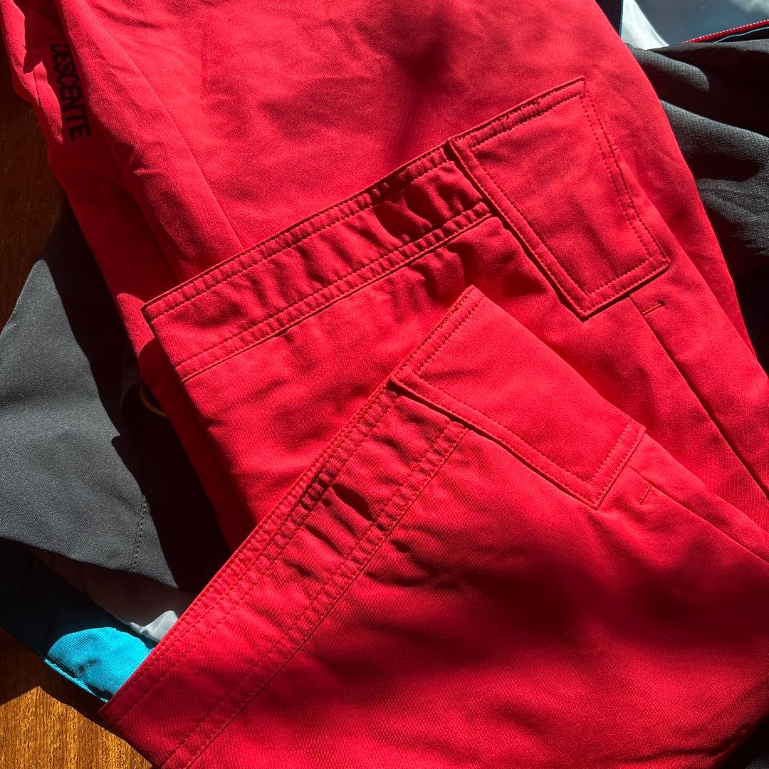 まるで新品☆DESCENTE スキー スノボ ウェア キッズ 150サイズ調整可