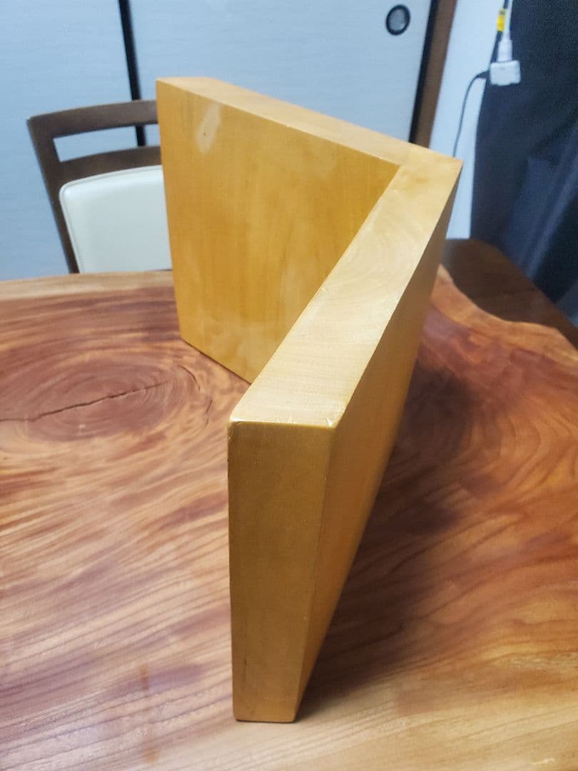 ケヤキ？ 無垢材の自然なエッジテーブル 1枚板