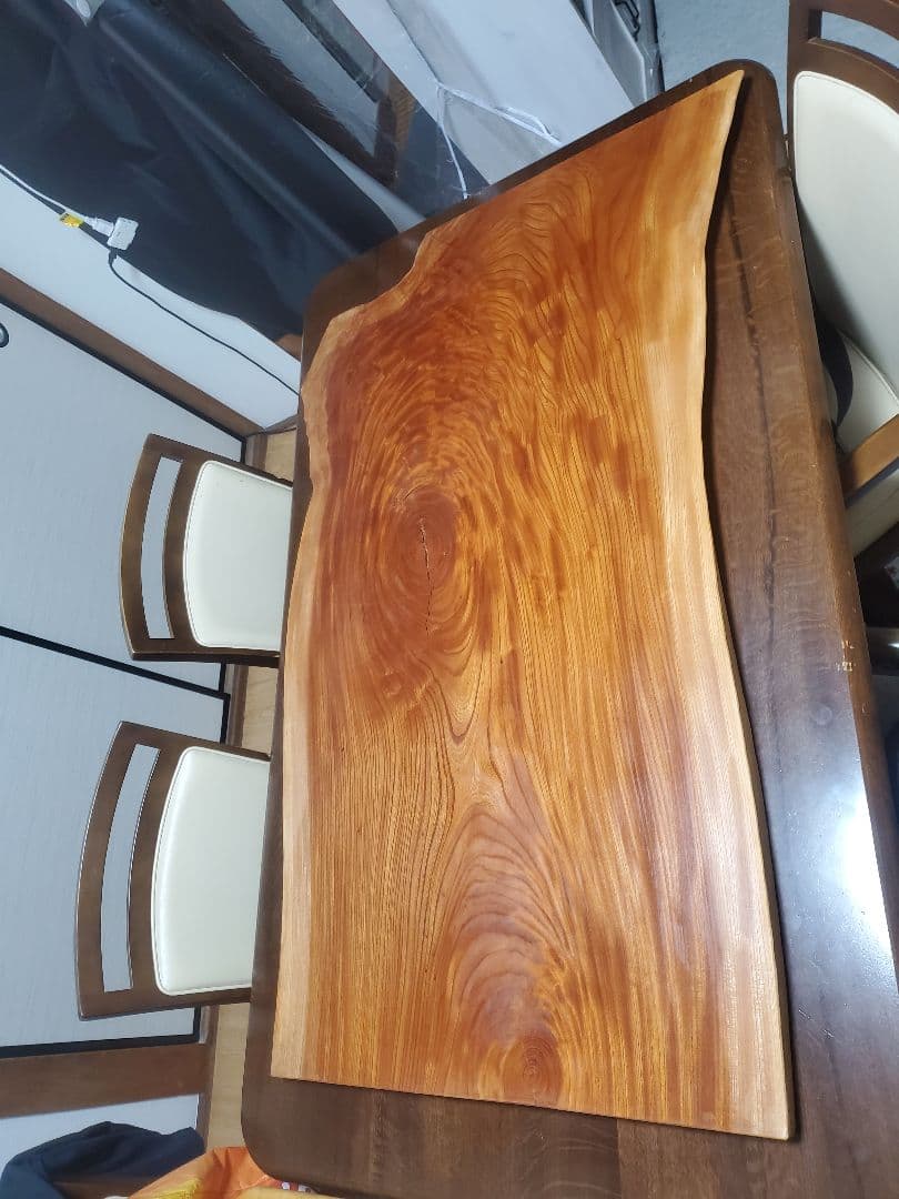 ケヤキ？ 無垢材の自然なエッジテーブル 1枚板