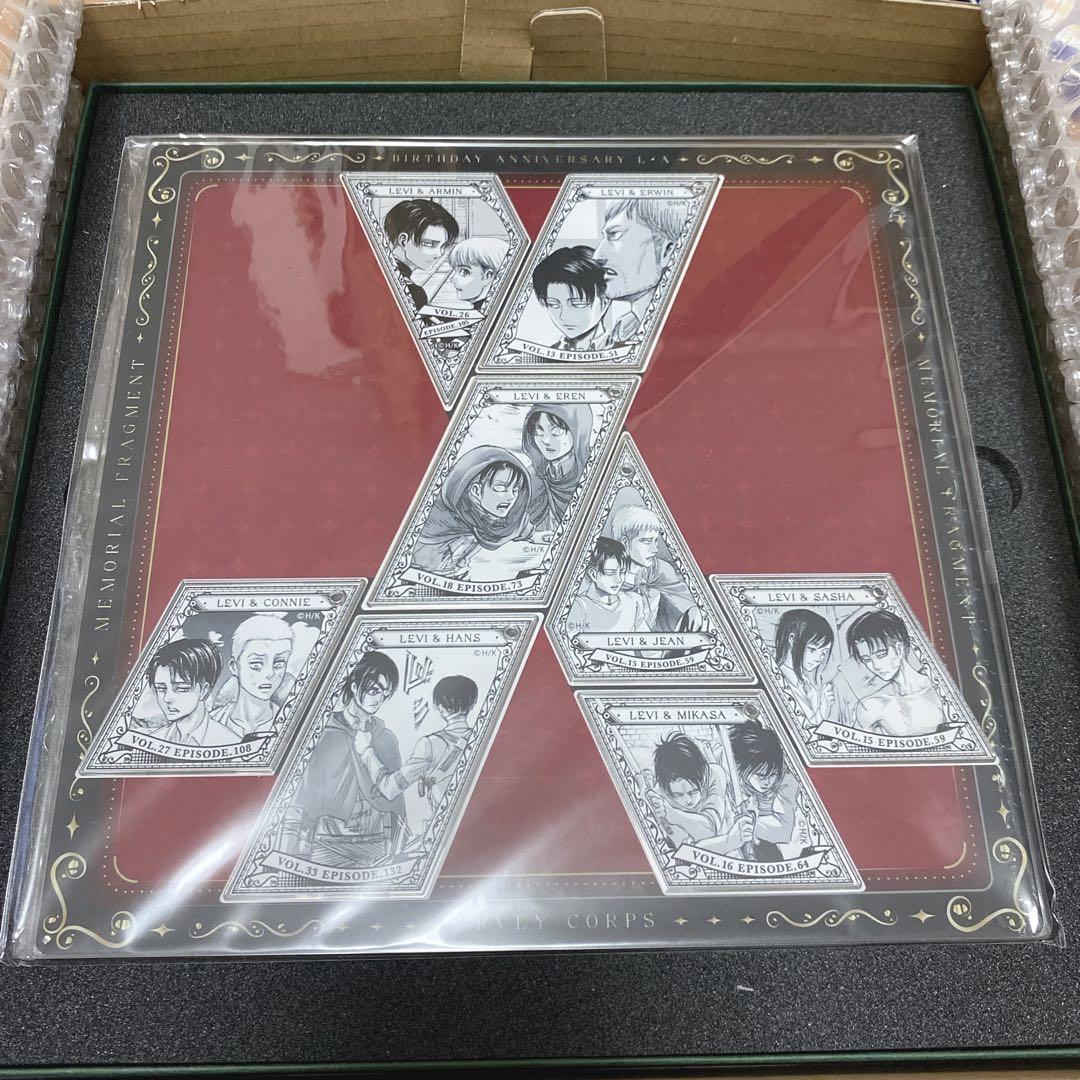 進撃の巨人　リヴァイ aniqueバースデー アクリルキーホルダー　豪華仕様　A