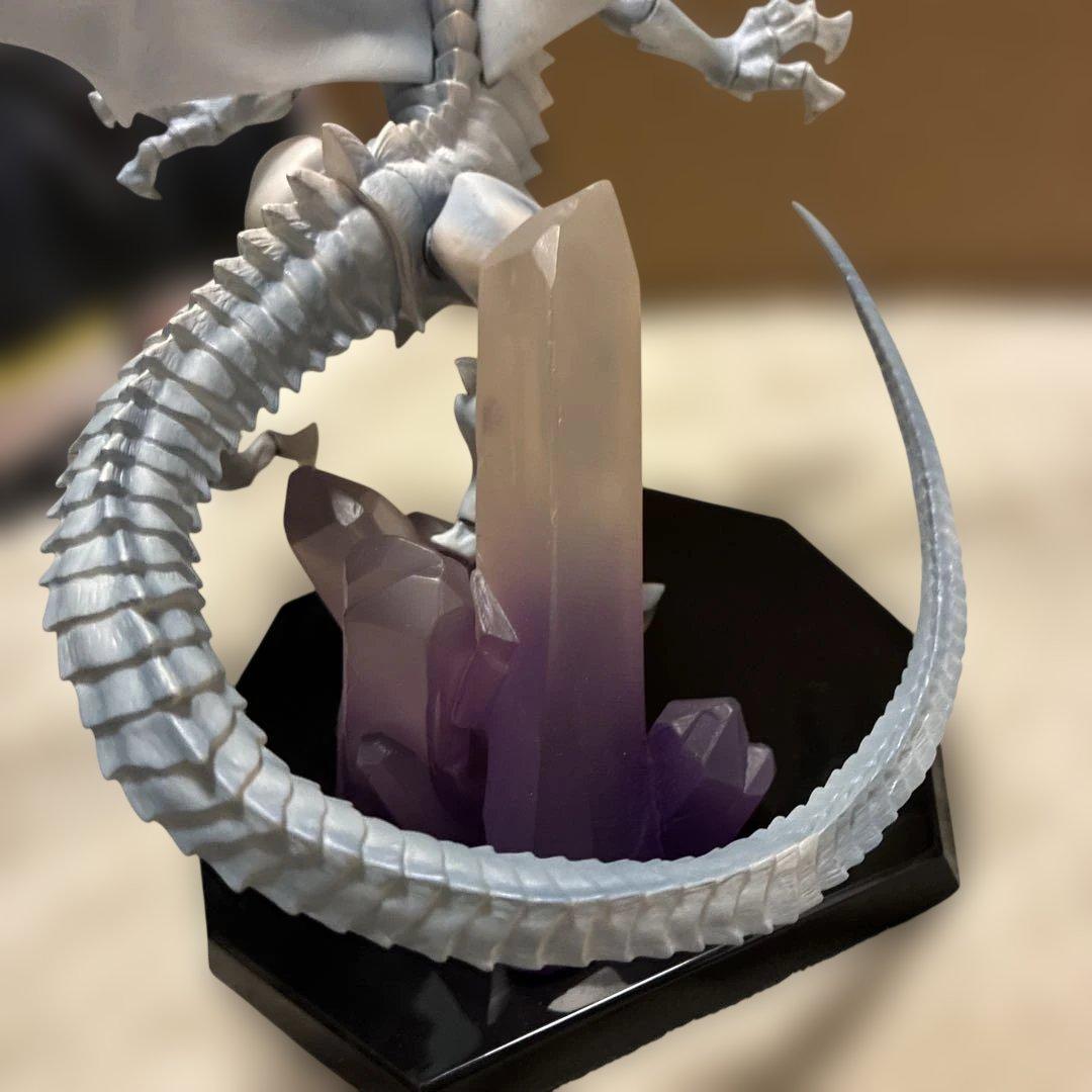 青眼の白龍 ブルーアイズホワイトドラゴン　フィギュア 遊戯王　yu-gi-oh