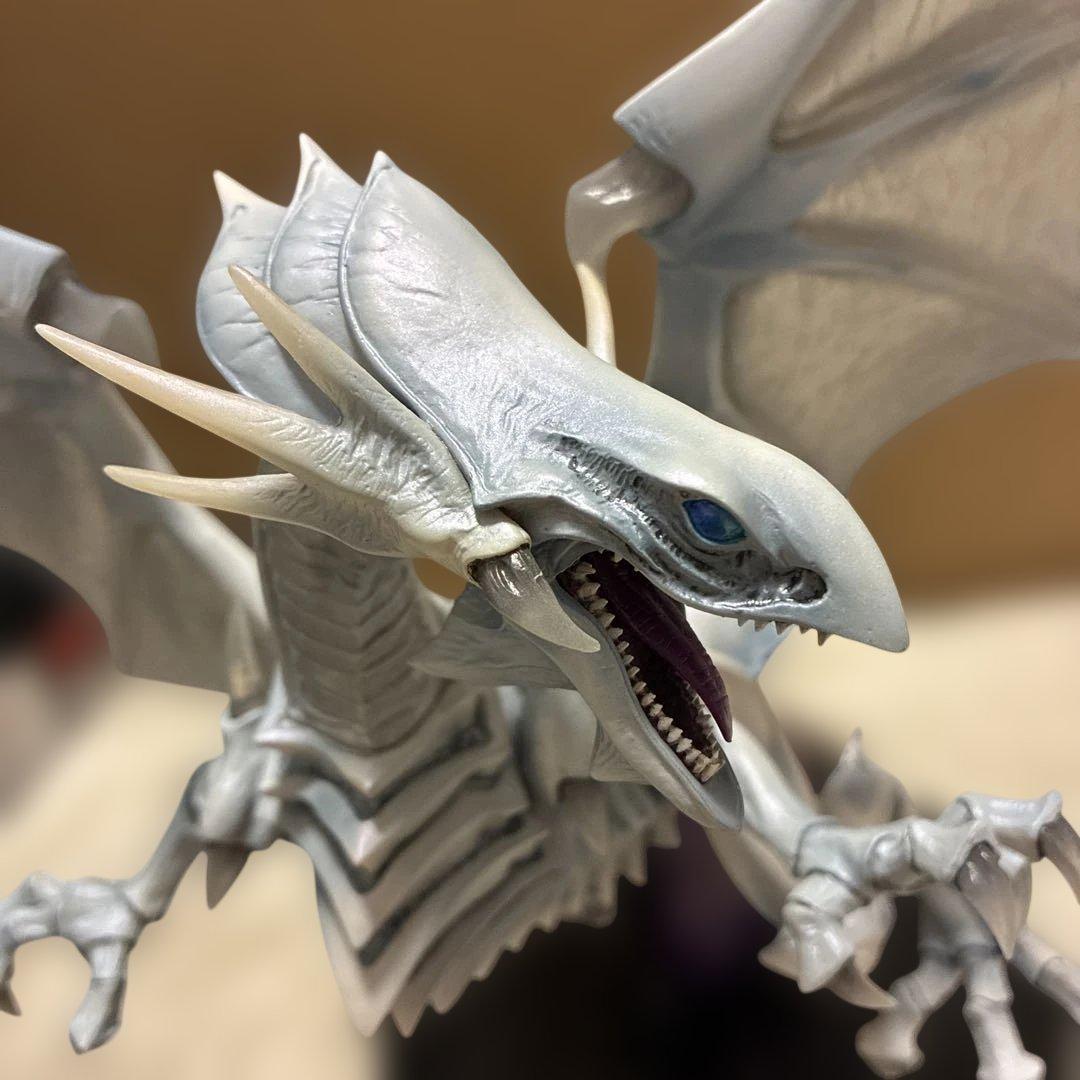 青眼の白龍 ブルーアイズホワイトドラゴン　フィギュア 遊戯王　yu-gi-oh