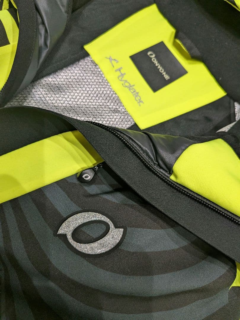 ONYONEオンヨネ 22-23モデル スキーウェア M ブラック/イエロー