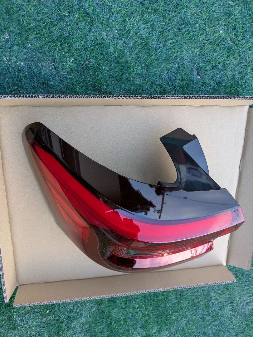 テールライト 赤 プラスチック 右側用