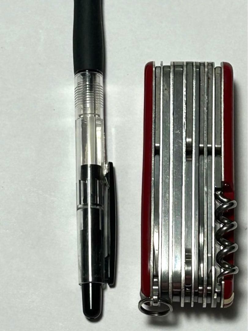 VICTORINOX マルチツール　スイスアーミーナイフ携帯折り畳みナイフ赤1点