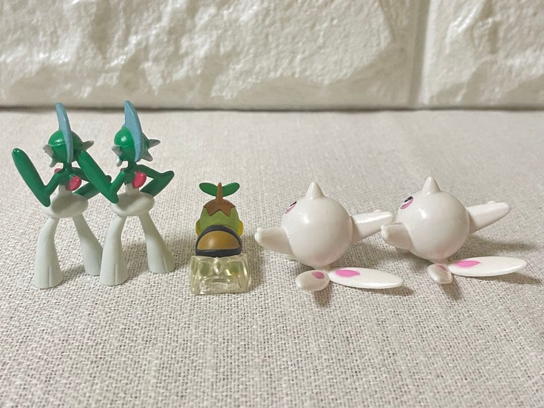 ポケモン　ミニフィギュアなど　ピカチュウ　ルギア　メガリザードンX ヘラクロス