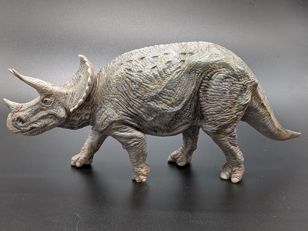 【海洋堂×南国堂】トリケラトプス ソフビレガシー 1/35 完成品