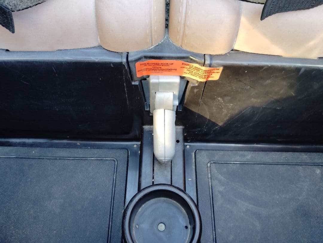 ２人乗りの外車の子供用電動カー、キャデラック エスカレード