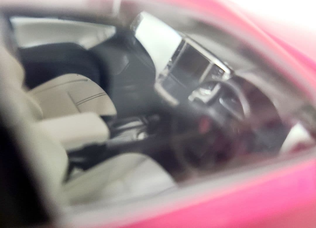 トヨタ 210系クラウンアスリートG ピンク カラーサンプル