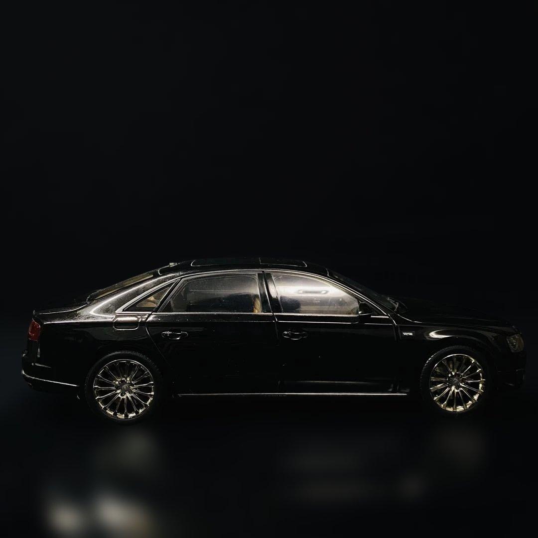 京商 1/18 Audi A8L W12