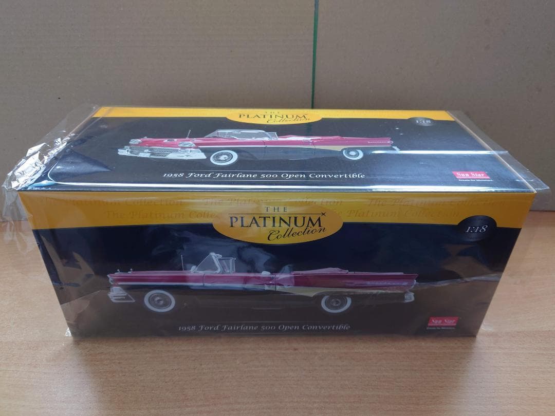 1/18フォード フェアレーン500 オープン 1958 レッド/ブラック