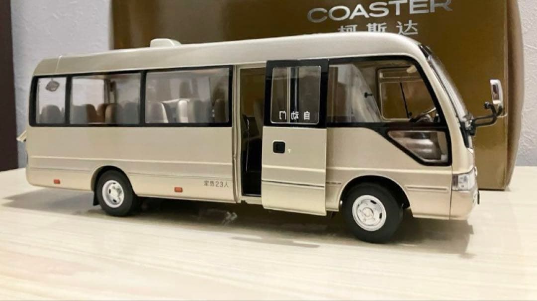 トヨタ　コースター　1/24ミニカー
