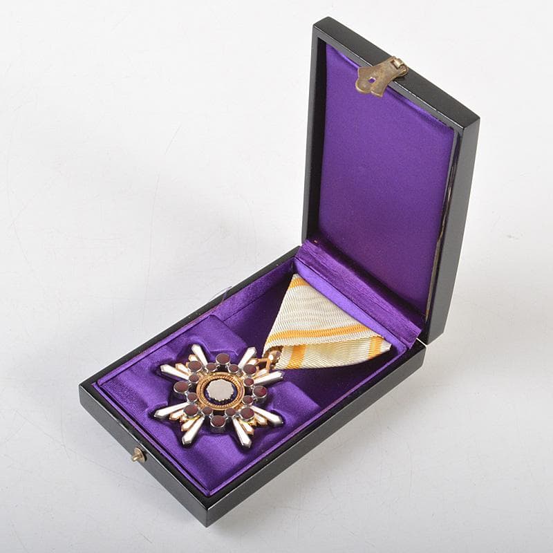 勲章　記章　徽章　勲五等瑞宝章　ケース付　N　6526