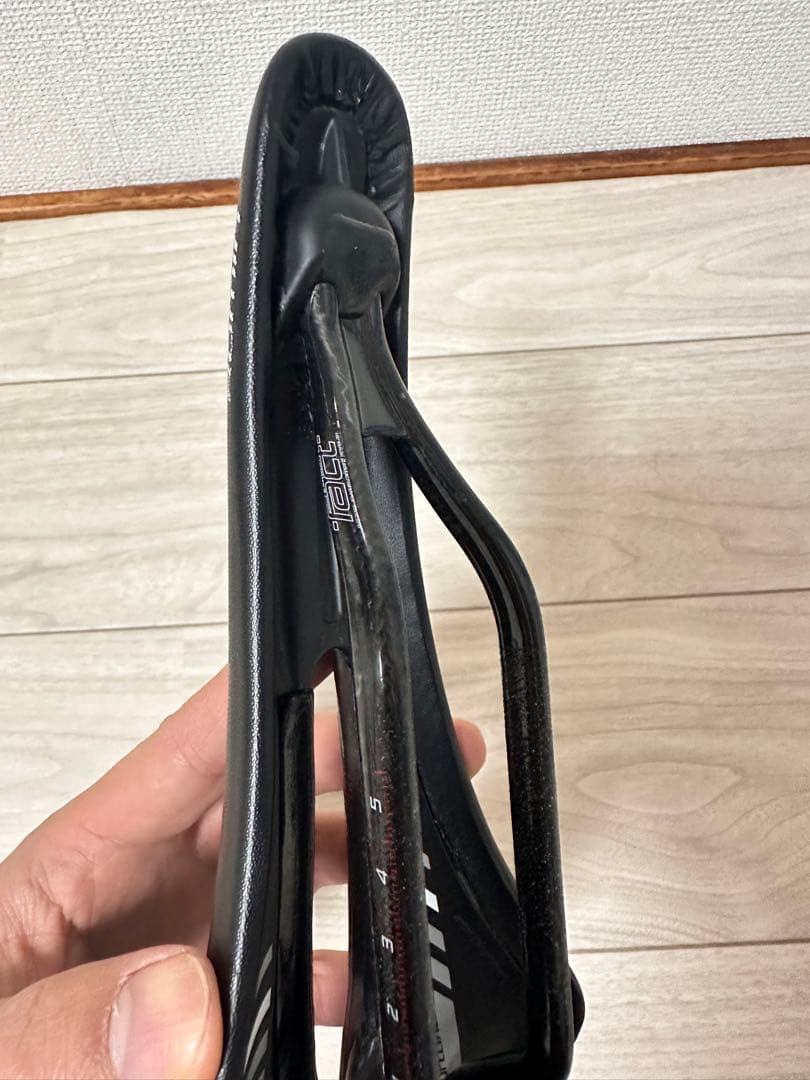 スペシャライズド ROMIN カーボンサドル 143mm