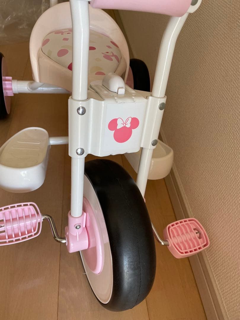 ピンクの三輪車 後ろハンドル付き
