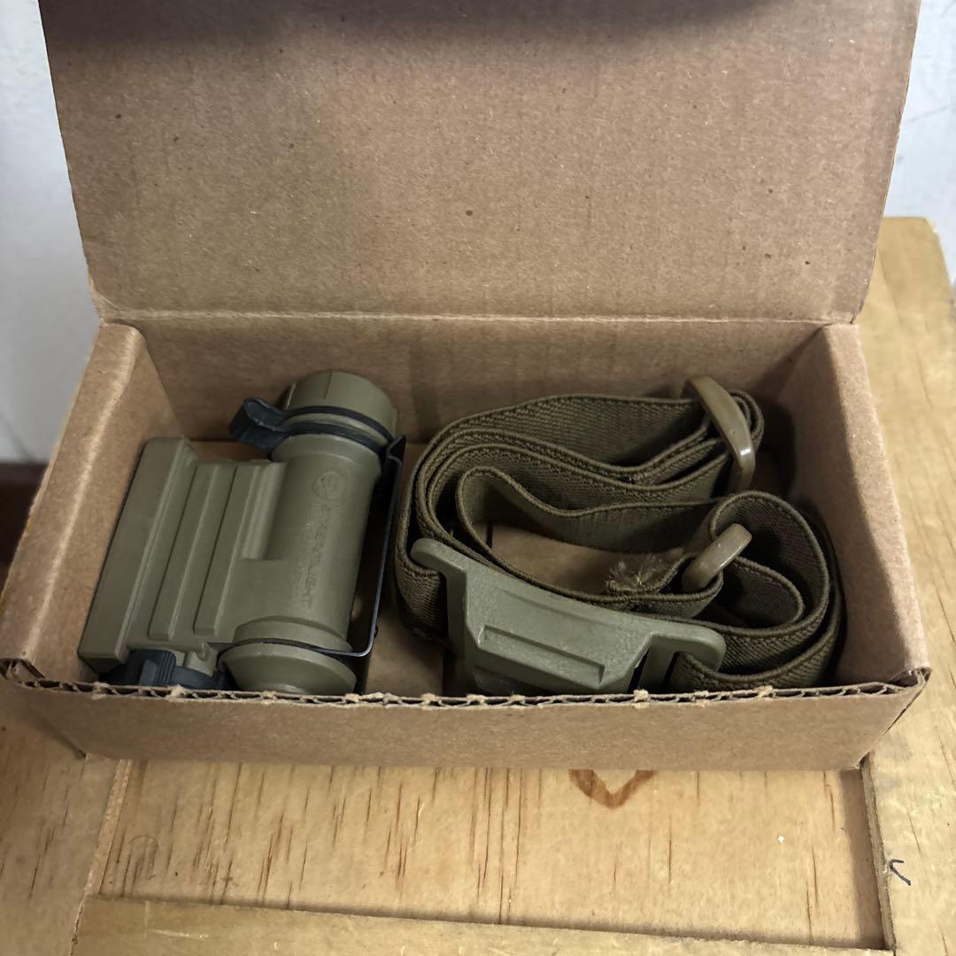 米軍　実物STREAMLIGHT SIDEWINDER COMPACT II ①