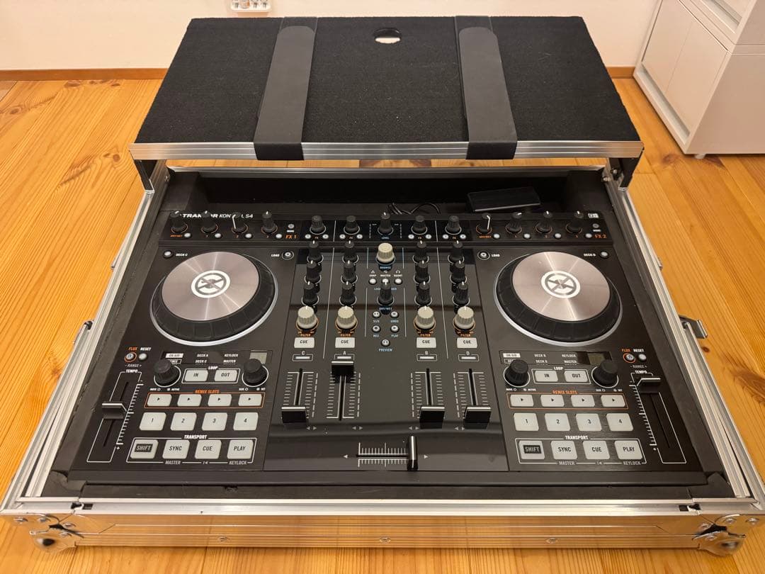 TRAKTOR KONTROL S4 mk2 DJコントローラー