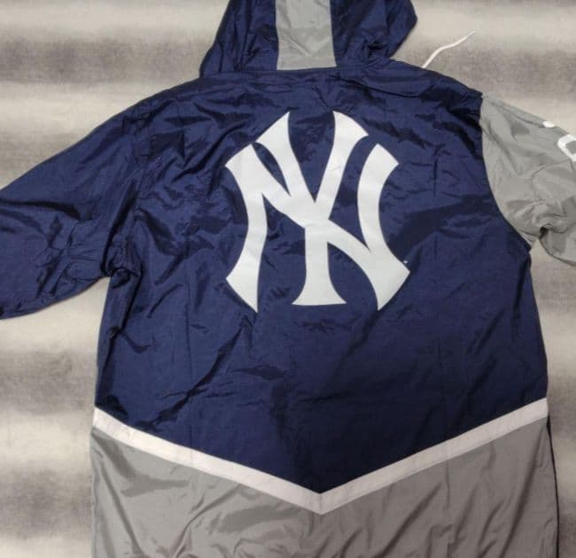半額セール！MLB UNDENIA WINDBREAKER（ＮＹヤンキース３XL